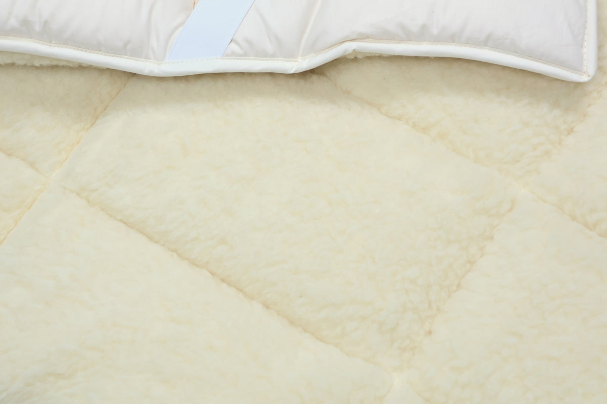 Unterbett Merinowolle kbT, Wollflor Nahaufnahme - KLEINER Naturbettwaren