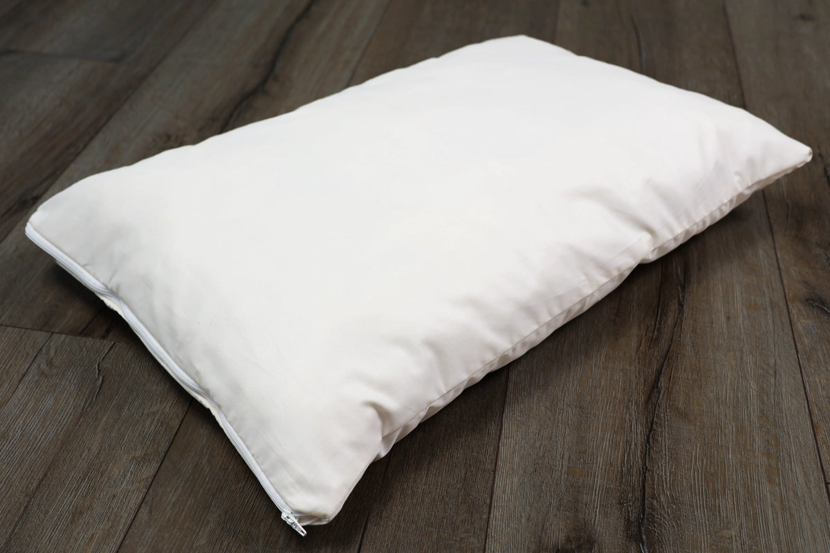 Kopfkissen 40 x 60 cm mit Inletthülle – KLEINER Naturbettwaren