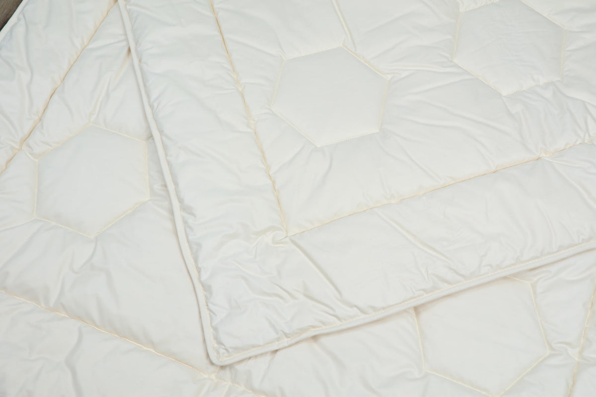 Steppbett Tussah-Wildseide – edles Naturprodukt mit kbA-Baumwollbezug, auf Bestellung gefertigt | KLEINER Naturbettwaren